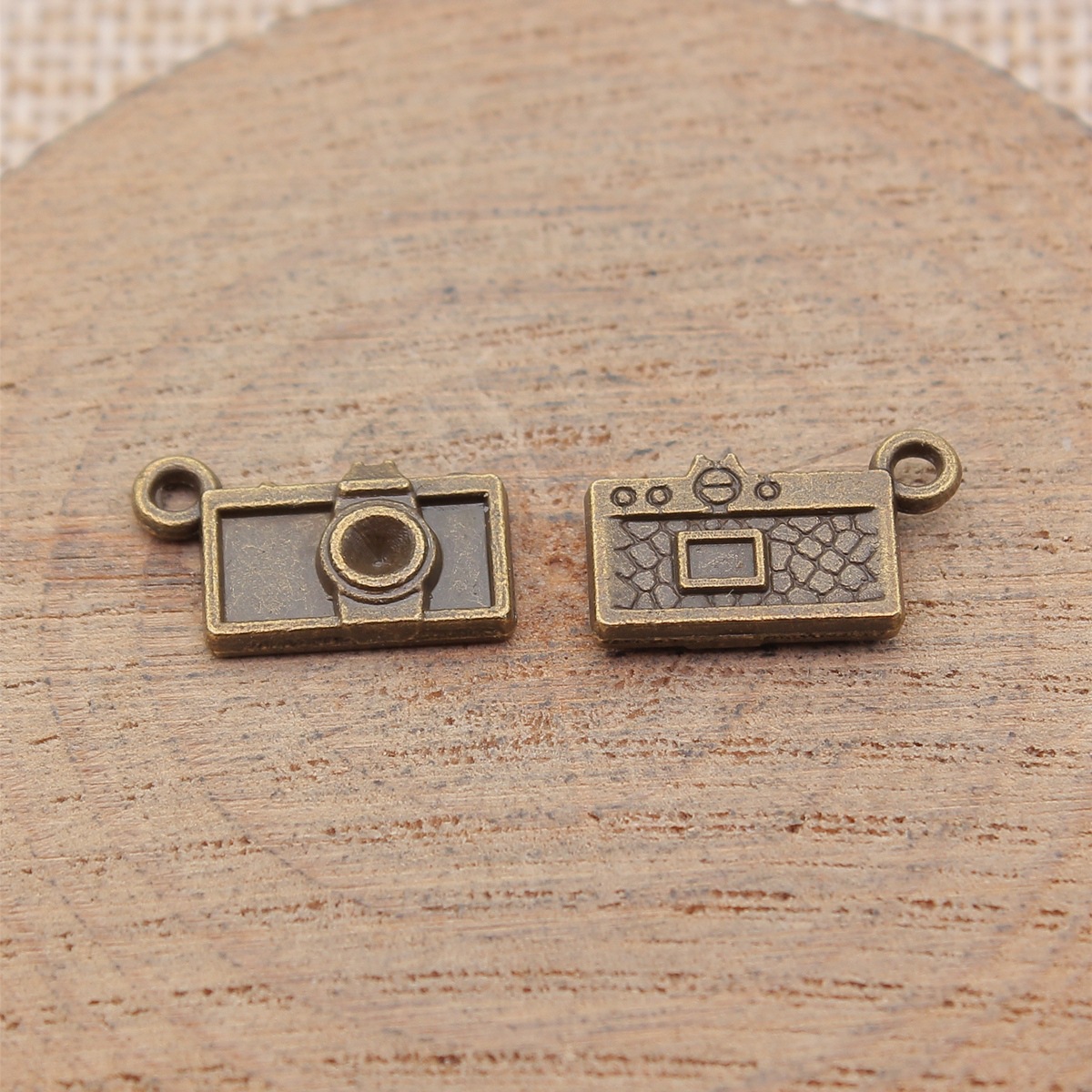 20 piezas de dijes para cámara - Jewelry Making Videos reseña y precio